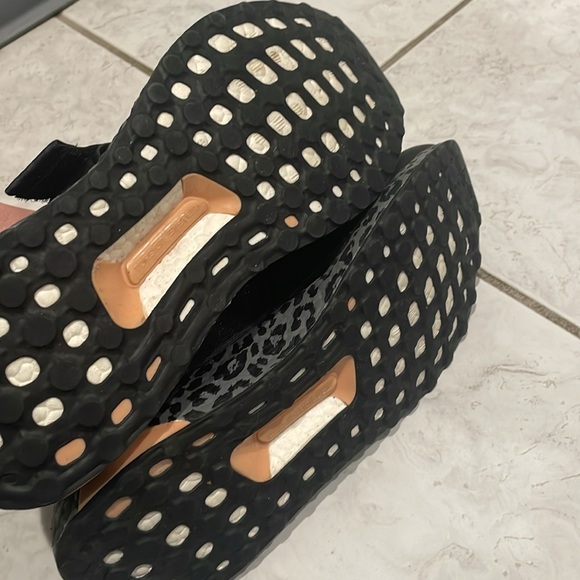 Stella McCartney x Wmns Ultraboost X Black Leopard Adidas sneaker size 8.5 - Picture 3 of 5